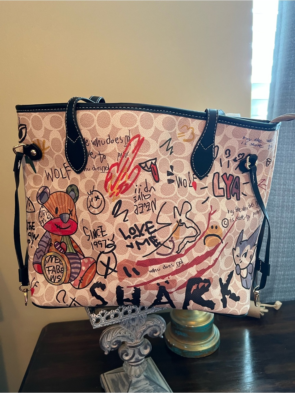 🦋 NWOT  Pink Signature Graffiti Print Tote with Black Trim